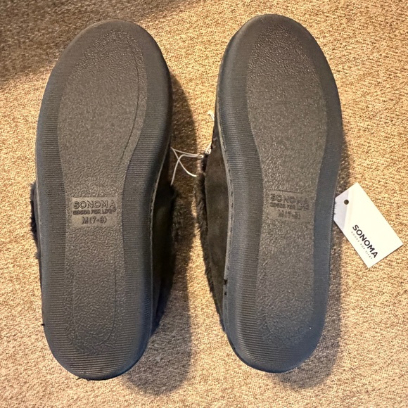 Sonoma Women's Black Moccasin Slippers, size 7/8 - Picture 3 of 5